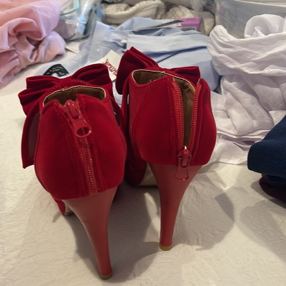 Absolute GORGEOUS red “velvet suede” type heeled bootie size 6.5 - Picture 3 of 5